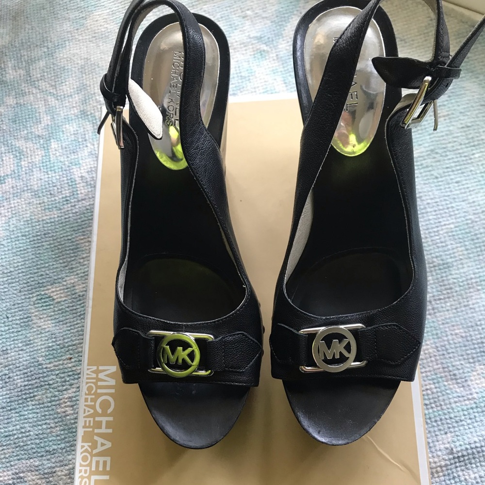 ❌❌SOLD❌❌Michael Kors charm sling wedges